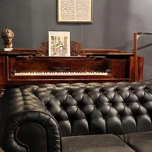https://viktoriahostel.hotelsantwerp.net